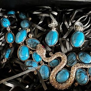 A Fab Necklace Set w/ Cobalt pebble-bed & a glitzy snake w/ ruby red eyes🔥🔥🔥